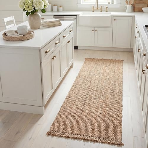 SAFAVIEH Natural Fiber Collection Runner Rug - 2'6 x 8', Natural, Handmade Tassel Jute, Ideal for High Traffic Areas in Living Room, Bedroom (NF467A)