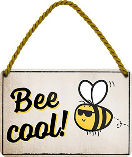 WOGEKA ART Retro Blechschild - Bee Cool ! Biene - witziger Spruch als Geschenk-Idee zum Geburtstag Weihnachten als Dekoration 18x12 cm Vintage-Design Hänge-Schild Metall HS579