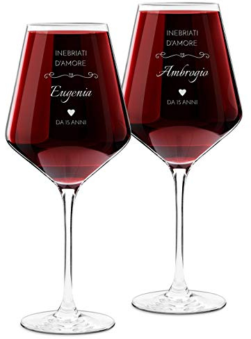 Maverton Calici vino con incisione personalizzata 490ml - Set 2 pezzi in vetro per vino bianco - Ideale per vino rosso - Regalo anniversario matrimonio coppia - Regalo fidanzato - Inebriati d’amore