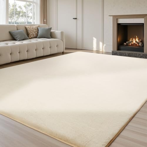 Treeboy Weicher Kunstfell Teppich Creme 140x200 cm Flauschiges Kurzflor | Kaninchenfell-Imitat Teppich Rutschfester Luxus Carpet für Wohnzimmer Glatt Schlafzimmer Moderne Raumdekoration Anti-Rutsch