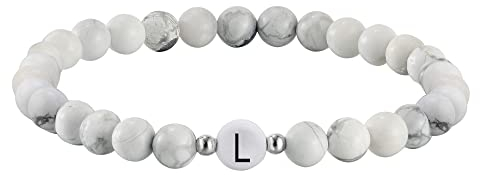 Kim Johanson Partner Perlenarmband mit Buchstabe aus Howlith Stein für Pärchen I Naturstein Freundschaftsarmband in Weiß I Geschenk für Paare mit Gravur I Für Frauen und Männer inkl. Schmuckbeutel (L)
