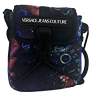 VERSACE JEANS COUTURE Schulterriemen aus Nylon mit Galaxy Couture-Print. Verstellbarer Kordelgurt, abnehmbar. Tasche auf der Rückseite. Schulterriemen mit Patte und Schnalle. D, Schwarz