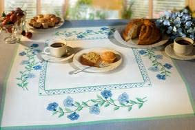 Rico Design Mittel-Decke Blüten-Ranke - komplette Stickpackung für gezählten Kreuzstich