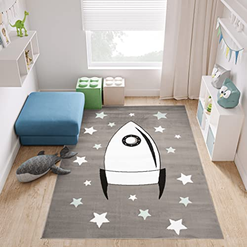 TAPISO Baby Teppich Kinderteppich Kurzflor Grau Taupe Weiß Schwarz Rakete Sterne Kinderzimmer Modern 140 x 200 cm