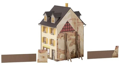Faller 130692 Old Town House with Board Fence