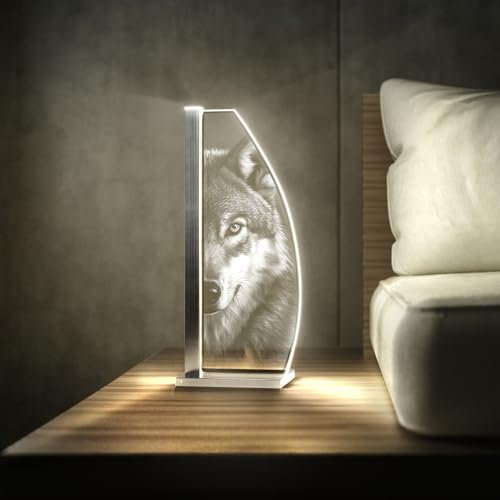 Luverre Tischlampe | LED-Leuchte | Glas-Leuchte mit Gravur für Nachttisch, Kommode, Wohnzimmer | Wolf, Tiere (Wächter der Wildnis, Segel | silber)