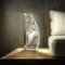 Luverre Tischlampe | LED-Leuchte | Glas-Leuchte mit Gravur für Nachttisch, Kommode, Wohnzimmer | Wolf, Tiere (Wächter der Wildnis, Segel | silber)