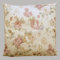 heimtexland ® Landhaus Rosen Kissenhülle in 50x50 cm aus hochwertigem Jacquard in Creme rosé mit Blumen Druck Rose - Kissen Country Chic Typ442