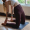 DIVASYA Yoga-Knie-Pad: Yoga-Kissen, Knieschoner, Yoga-Knie-Polster (64x33cm), dämpfender Naturkautschuk & rutschfeste japanische grip Oberfläche. Für Ellbogen, Handgelenke, Knie und REISEMATTE