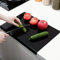 Tagliere in Acrilico – Trasparente/Nero Antiscivolo per Frutta, Verdura & Carne | Lavabile in Lavastoviglie, Senza BPA, Facile da Pulire, Nero, 45x35 cm