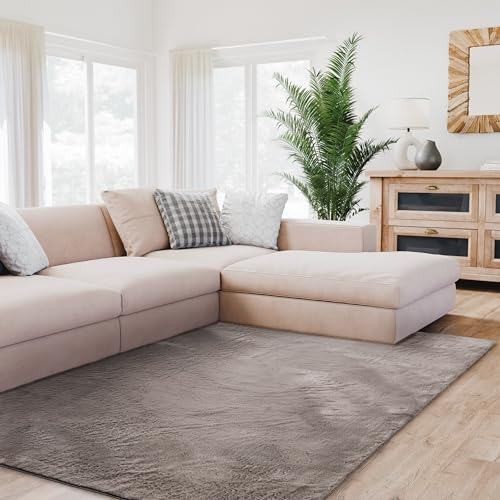 Interiyou Fargo - Teppich Wohnzimmer 160x230 cm Grau - Kurzflor Waschbar und rutschfest - Flauschiger Fellteppich aus Kunstfell - weicher Langflor Fell