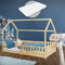 ML-Design Kinderbett 90x200 cm Natur mit Matratze H:16 cm, Rausfallschutz, Dach, Lattenrost, Kiefernholz, Hausbett für Mädchen und Jungen, Spielbett Bodenbett Bettenhaus Jugendbett Kinderhaus Holzbett