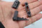 AWITALIA - Set di Ganci Gancio antinfortunistico per Zanzariera Laterale, Prima Generazione, 3 Pezzi, Vari Colori nostra produzione, NO STAMPA IN 3D, stampaggio a fusione. (NERO, 4 SET)