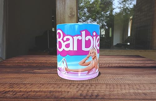Taza personalizada de Barbie (Personajes protagonistas). ideal para todos los fans de la famosa muñeca barby.
