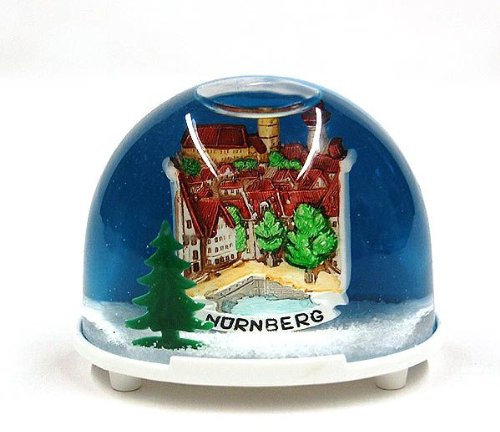Schneekugel Nürnberg, das beliebte Nürnberg Souvenir, oval, ca. 7 x 6 cm