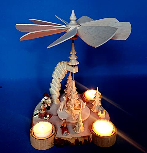 Kunststube Marienberg - Teelicht - Pyramide geschnitzt - Baumscheibe mit Waldmotiv, Tieren und Holzhacker - Handarbeit aus dem Erzgebirge