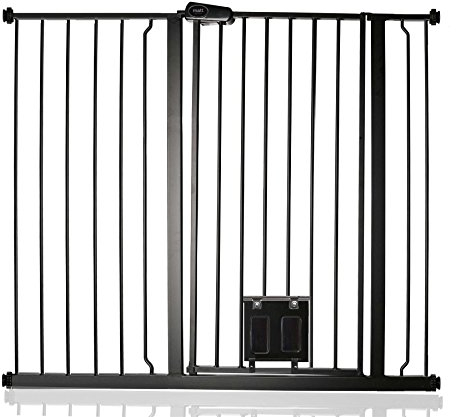 Bettacare Haustiergitter mit Verriegelbarer Katzenklappe, 113.8cm - 121.4cm, Schwarz, 104cm in der Höhe, Extra Hohes Haustier Sicherheitsgitter mit Katzenklappe, Einfache Installation