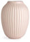Kähler Hammershoi Vase aus Porzellan mit Rillen, Moderne Vase, rund, bauchige, skandinavisches Design Vase für Blumen, Rosa, 25.5cm