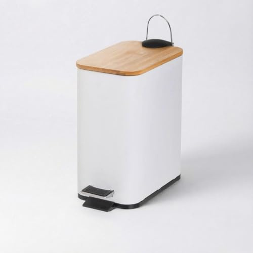 Papelera de pedal rectangular de 5 litros blanco mate con tapa de bambú | Cuerpo de metal antihuellas. Cubo interior extraíble de propileno negro con asa. Ideal para baños y habitaciones pequeñas