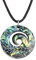 Kiara Jewellery Halsketten-Anhänger mit Maori Koru oder Wellenberg-Design, mit blau-grüner Paua Abalonen-Muschel an 45,7 cm schwarzer Kordel, auf schwarzer Kunststoff-Scheibe