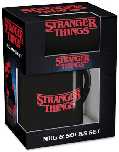 Stranger Things (Logo Mug & Sock Set, 315 ml / 11 oz tazza in ceramica, prodotto con licenza ufficiale Netflix, regalo di alta qualità per fan e collezionisti