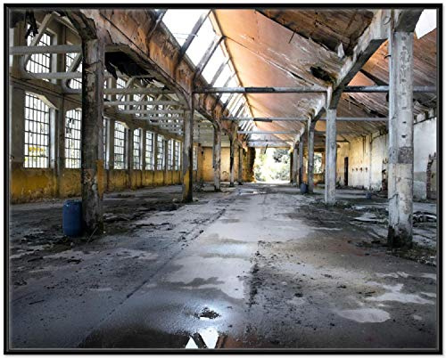 Wallario Wandbild - Alte Industriehalle leerstehend und einsam in Premiumqualität, Poster mit schwarzem Rahmen, Größe: 40 x 50 cm