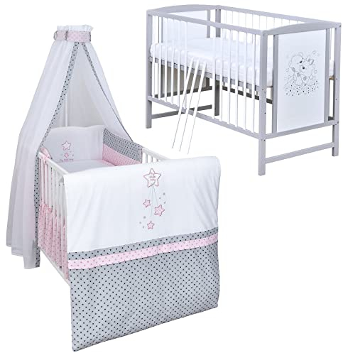 Baby Delux Babybett Komplett Set Kinderbett Mia 120x60 weiß grau Matratze Bettwäsche Set mehrteilig (Magic Stars rosa)