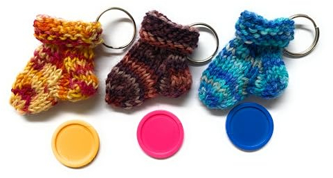 3 Schlüsselanhänger gestrickt Socke mit Einkaufswagenchip 3er-Set 4