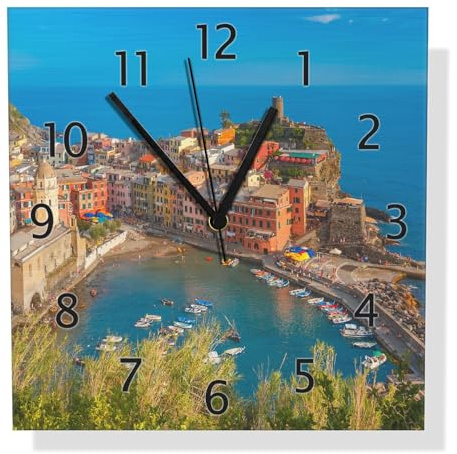 Wallario Design Wanduhr Farbenfrohes Küstendorf am Mittelmeer aus Aluverbund, Alu-Uhr Größe 30 x 30 cm, Schwarze Zeiger mit Metalloptik