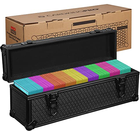 Hartschalenkoffer für abgestufte Karten, passend für 60+ Platten, entworfen für Sportkarten, PSA, Becketts, BGS, SGC, CGC, Toploader, One-Touch, etc. Starker Schutz, abschließbare Box, inklusive