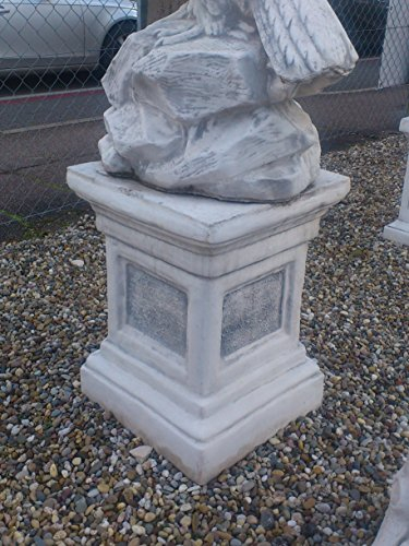 D719 Schöner, massiver Podest, Sockel aus Steinguss, frostfest