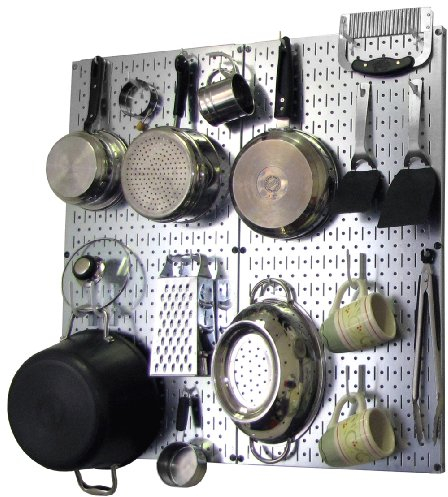 Wall Control Küchen-Stecktafel-Organizer, Töpfe und Pfannen, Stecktafel, Aufbewahrungs- und Organisations-Set mit metallisch-silberfarbener Stecktafel und weißem Zubehör