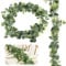 KILDOWS 2 Stück Eukalyptus Girlande, 180cm Künstliche Eukalyptus Pflanze Girlanden Hängepflanzen Grüne Blätter Weiße Blume Deko Tischband Eukalyptus Tischdeko für Hochzeit Traubogen Hintergrund