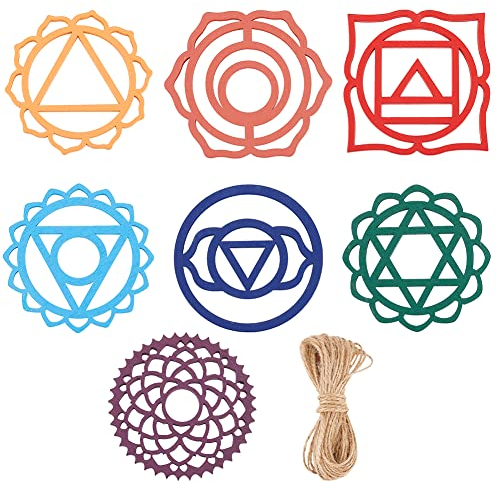 FINGERINSPIRE 7 Teiliges Holz Chakra Ornament Set Mit Juteschnur 80 mm Gemischte Farben Chakra Holz Yoga Symbol AnhängerYoga Meditation Chakra Symbole Displays Für Schlafzimmer Yoga Studio