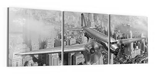 DEQORI Glasbilder Echtglas | Motiv Flugzeug über Stadt | horizontal 3-teilig 150x50 cm | große XXL Deko | Wandbilder für Wohnzimmer, Schlafzimmer, Flur & Küche | moderne Wanddeko