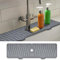 ODRAGO Tapis de robinet en silicone pour évier de cuisine – Protection anti-éclaboussures avec poignée en silicone – Protection anti-gouttes pour évier de cuisine (gris, 46 x 14,5 x 1,5 cm)