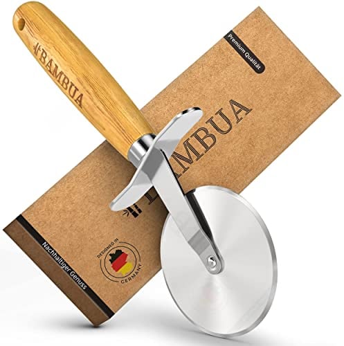 BAMBUA Pizzaschneider - [100% Plastikfrei] Pizzaroller mit edlem Bambusgriff - Hergestellt aus Moso-Bambus - Hochwertige Edelstahlklinge - Zum mühelosen Pizza schneiden - Premium Pizza Schneider