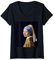 Damen Mädchen mit Perlenohrring von Johannes Vermeer T-Shirt mit V-Ausschnitt