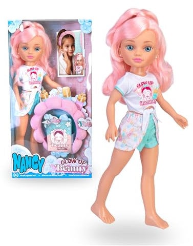 Nancy Glow Up Beauty Pack, Muñeca con Accesorios para la Rutina de Belleza, Outfit Cómodo para su Ritual de Cuidados, Incluye una Diadema y Mascarilla Facial, +3 años, Famosa (NAC91000)