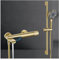 Badewannenarmatur mit Handbrause, Wandmontage Wasserhahn Badewanne Mischbatterie Messing Wannenarmatur inkl 3 Funktionen Handbrause, 180° Drehbaren Auslauf, 150cm Brauseschlauch (Gebürstetes Gold)