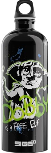 SIGG - Alu Trinkflasche - Traveller Dobby Harry Potter - Klimaneutral Zertifiziert - Für Kohlensäurehaltige Getränke Geeignet - Auslaufsicher - Federleicht - BPA-frei - Outdoor - Schwarz - 1L