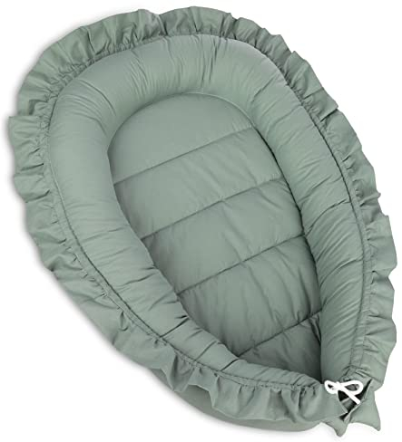 PIMKO Babynest mit rüschen Babynestchen für Baby Kuschelnest Babykokon für Säuglinge und Neugeborene 100% Baumwolle Nestchen geeignet für Zuhause 55 x 90 cm (Pistazie)