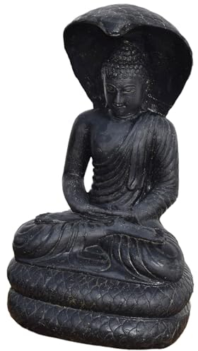 Teako Design Stonox Gartenfigur Sitzender Buddha Remlys mit Schlange, Wetterfeste Buddhafigur, Frostbeständige Gartendeko für draußen, Handgefertigte Steinskulptur