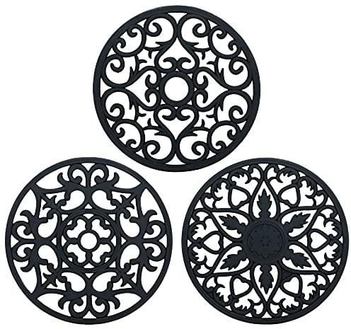 Intirilife 3-teiliges Silikon Untersetzer Set in Schwarz -19.5 cm- Topfuntersetzer (3Stück) Flexible Antihaft Silikon Unterlage, rutschfest Hitzebeständige robuste Matte, Spülmaschinenfest, Ornamente