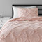 Amazon Basics 2-teiliges Daunen-Alternative-Steppdecken-Set, Steppdecke 173 x 239 cm & 1 Kissenbezug 51 x 66 cm, Gehaucht Rosa, Kirschband mit Paspelkanten