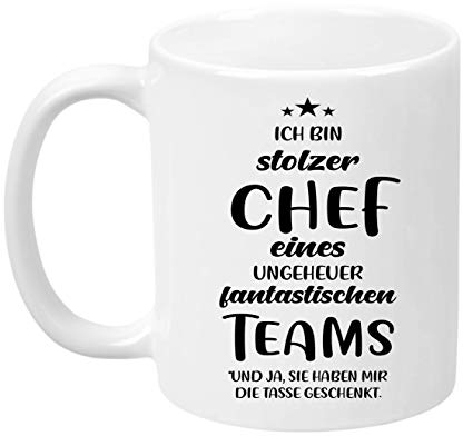 TassenTicker - ''Ich bin stolzer Chef eines ungeheuer fantastischen Teams'' - beidseitig bedruckt - Kaffeetasse - Arbeit - Büro - Geschenkidee (Weiss)