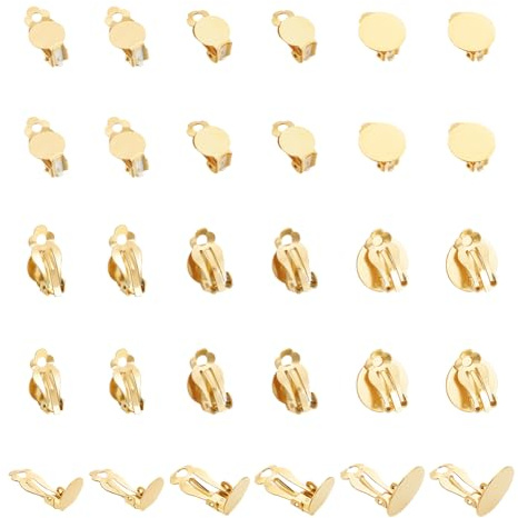 UNICRAFTALE 30pz 3 stili Orecchini A Clip Placcati Oro Reale 18K 304 impostazioni per Orecchini Tondi Piatti in Acciaio Inossidabile Vassoio Dorato Componenti Orecchini Non Forati con Anelli per DIY