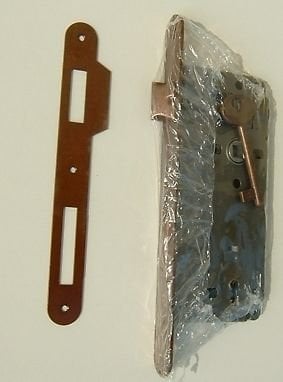 Serratura per porte d'interno ENTRATA 45 BRONZATA con contropiastr e chiave AGB