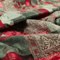 Redbrick Mill Fabrics Flammhemmender, moderner, bedruckter Polsterstoff aus Samt mit geometrischem Muster in Rot (Meterware)