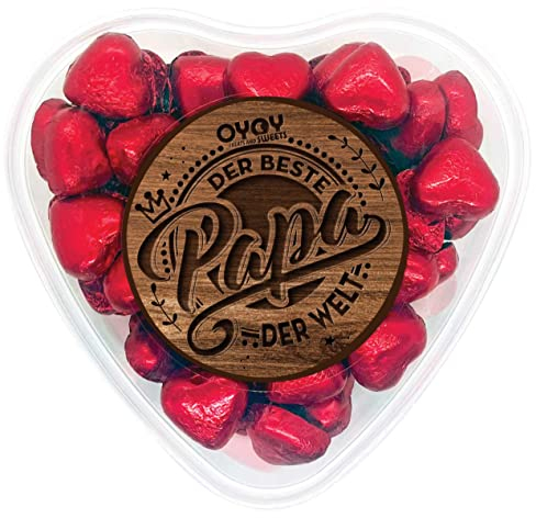 OYOY Vatertagsgeschenk mit 500g Schokoladenherzen aus Milchschokolade I ca. 65 Stück I Geschenkbox in Herzform mit Der beste Papa der Welt Schriftzug I Vatertagsgeschenke für Papa I Vatertag Geschenk